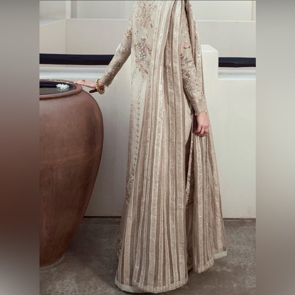 Elegant Embroidered Beige gold Dress Faiza Saqlain - Picture 4 of 12